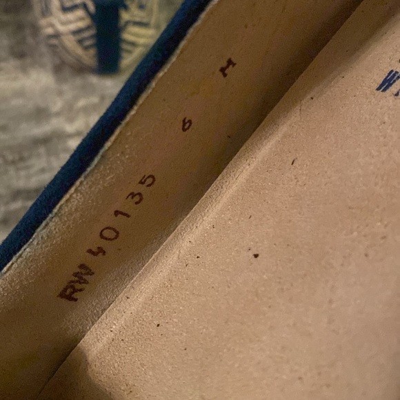 Stuart Weitzman ballet flats - size 6 - round toe - great condition - Picture 5 of 6